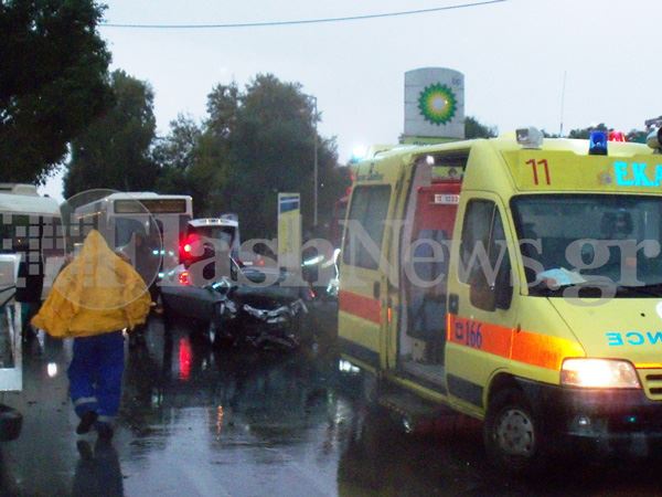 Σοβαρό τροχαίο ατύχημα στην Λ.Καζαντζάκη στα Χανιά (φωτο)