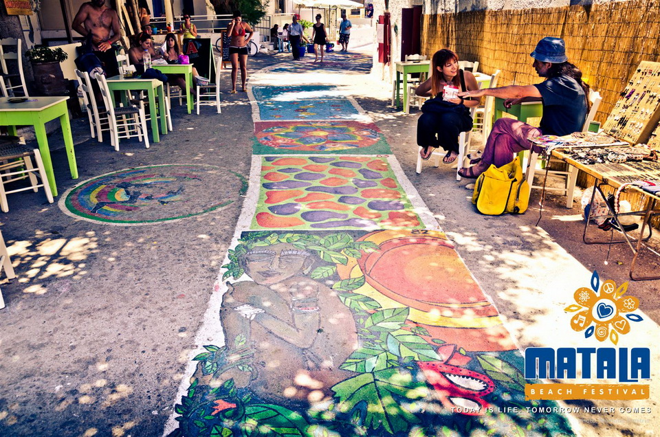 Ζεσταίνονται για το μεγάλο πάρτυ - Matala street painting και Run Matala 2014