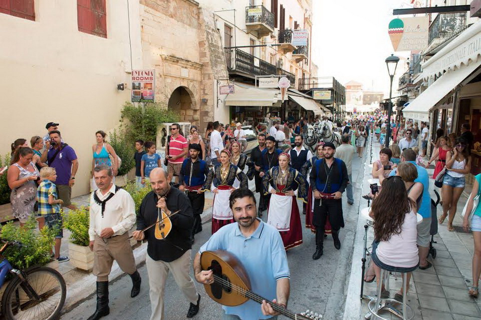 Ήρθε από την Αμερική για να παντρευτεί στα Χανιά με παραδοσιακό γάμο (φωτο)