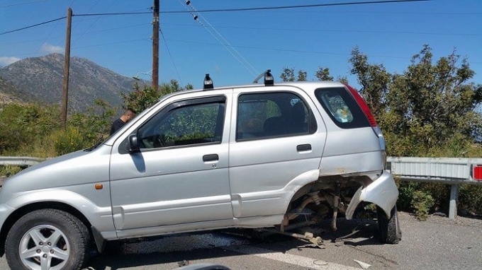 Καραμπόλα τριών οχημάτων στην Εθνική με ανατροπή οχήματος (φωτο)