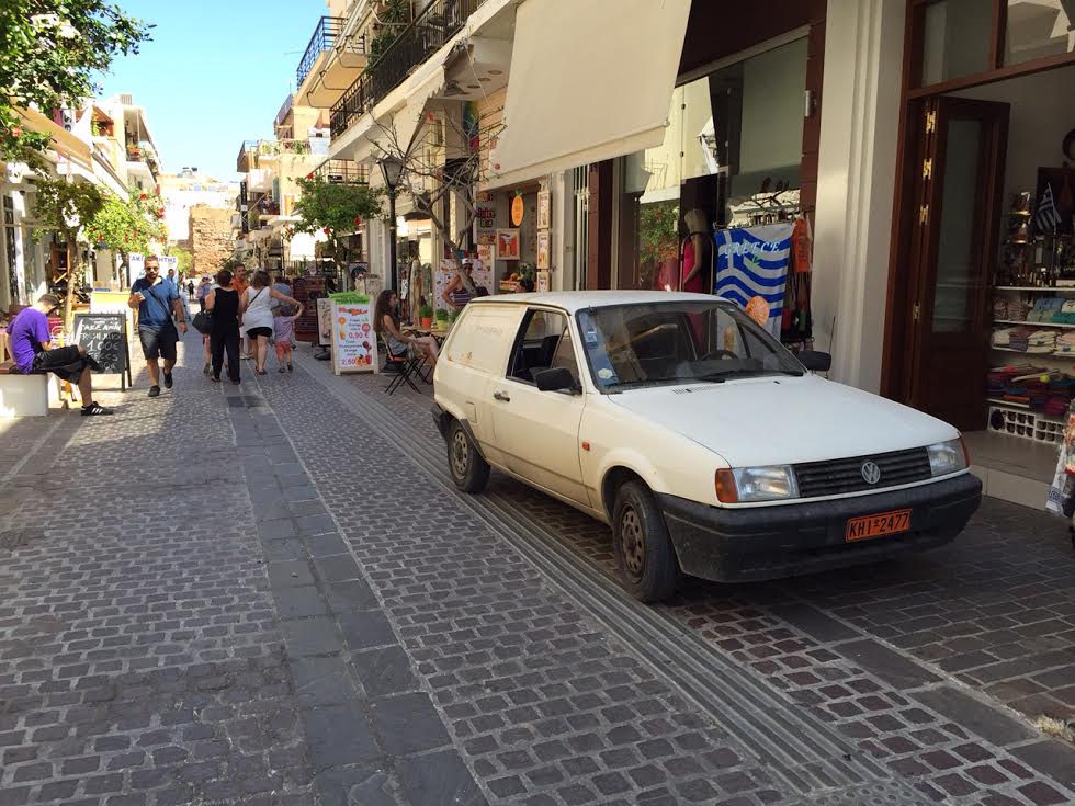 Χανιά: Κρατικός γαϊδουρίστας; Έχουμε ξεφύγει εντελώς… (Photos)