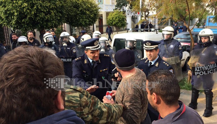 Ένταση με αγρότες στα γραφεία του ΣΥΡΙΖΑ Χανίων (φωτο - βίντεο)