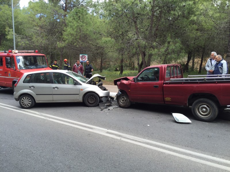 Τροχαίο ατύχημα το μεσημέρι στις επικίνδυνες στροφές της Ακρωτηρίου