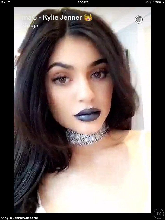 Kylie Jenner: Σέλφι με κορσέ και χωρίς σουτιέν