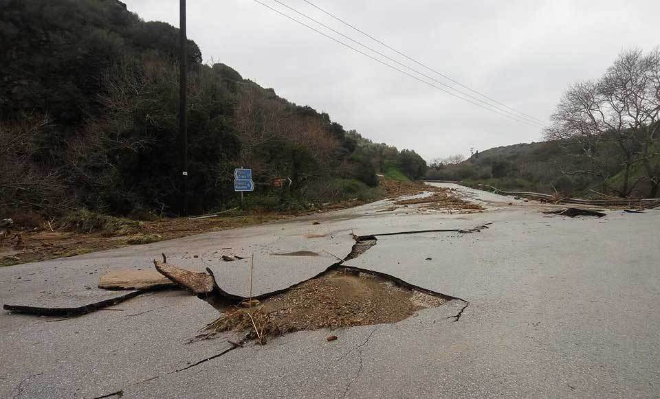 Παλιά εθνική οδός από Κολυμπάρι προς Ραβδούχα