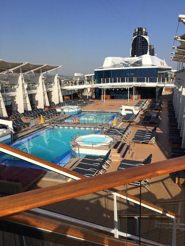 Απίστευτη χλιδή το Celebrity Reflection που έδεσε σήμερα στα Χανιά