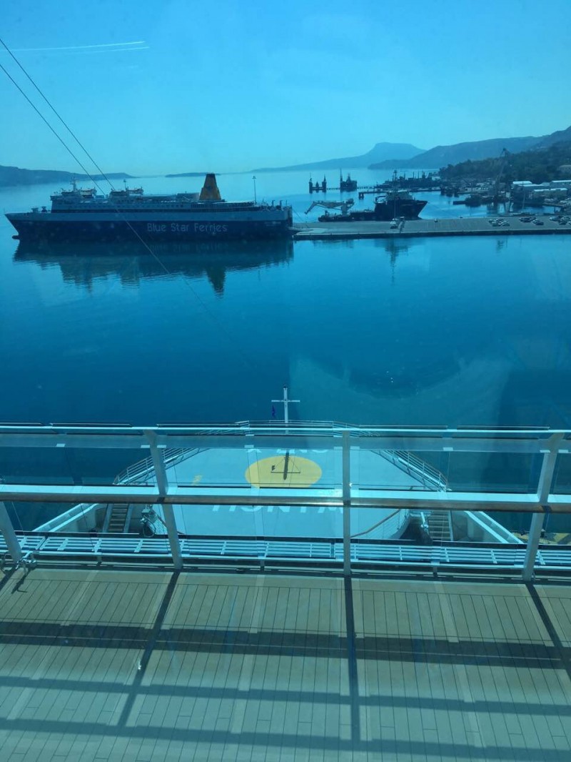 Απίστευτη χλιδή το Celebrity Reflection που έδεσε σήμερα στα Χανιά