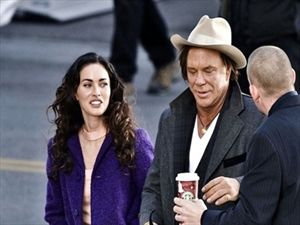 Ο Mickey Rourke 'θάβει' την Megan Fox!