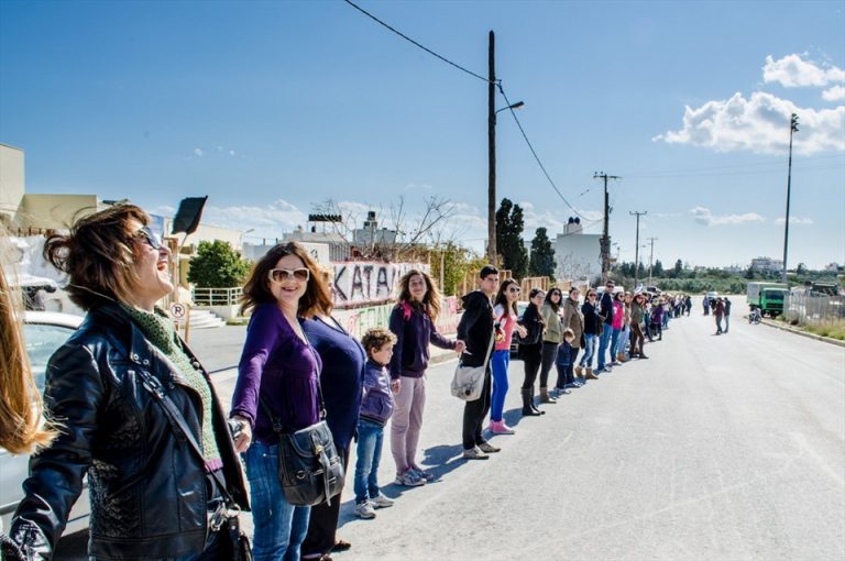 Ανθρώπινη αλυσίδα χιλιομέτρων για το ΤΕΙ και το Νοσοκομείο της Ιεράπετρας (video)