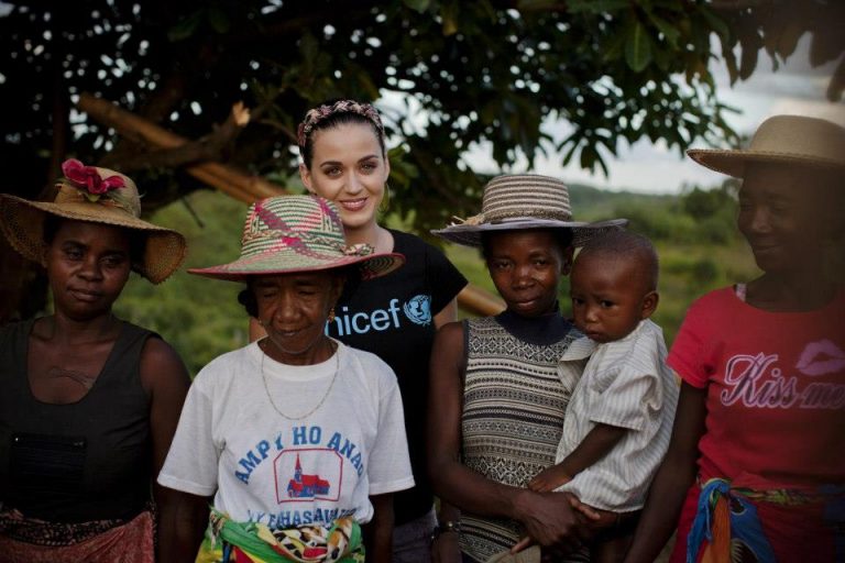 Η Katy Perry στη Μαδαγασκάρη με τη Unicef