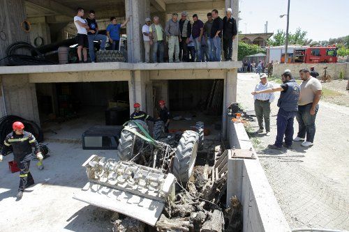 Τραγωδία στο Βενεράτο - Νεκρός ο πατέρας σοβαρά τραυματισμένος ο γιος