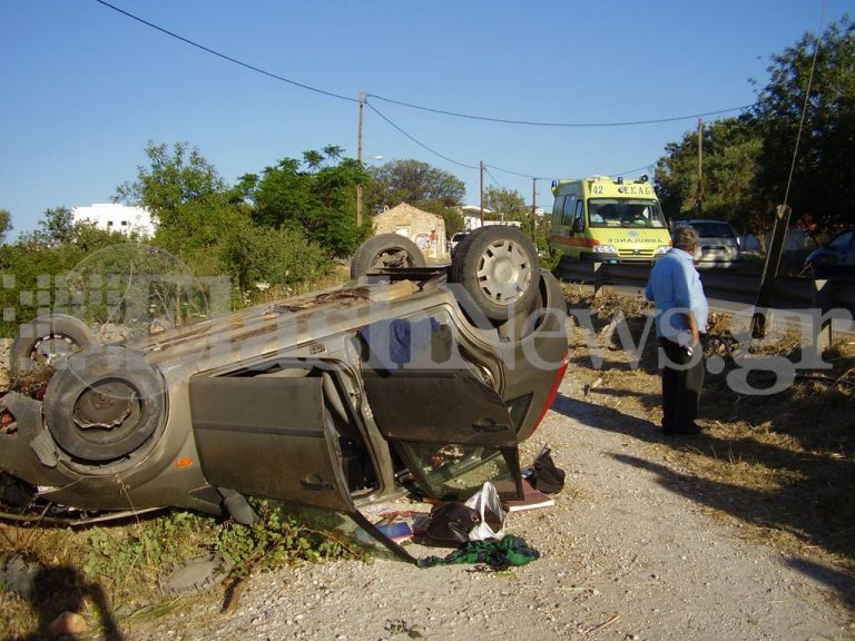 Τροχαίο ατύχημα με ανατροπή αυτοκινήτου στο Πυθάρι Ακρωτηρίου (φωτο)