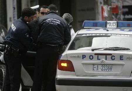 Μητέρα και γιος συνελήφθησαν με όπλα στα Χανιά