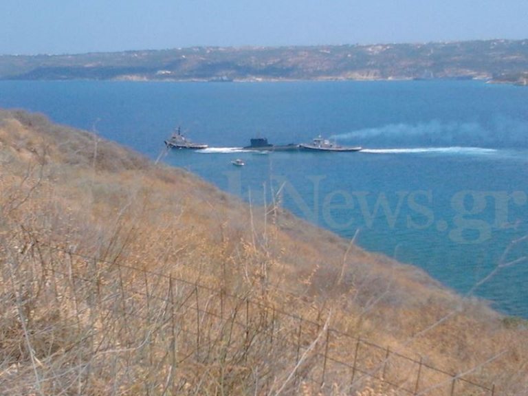 Υποβρύχιο προσάραξε ανοιχτά της Σούδας (φωτό)