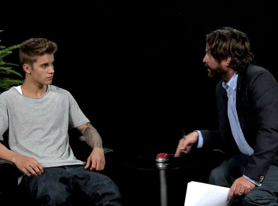 Ο Zach Galifianakis έδειρε τον Justin Bieber!