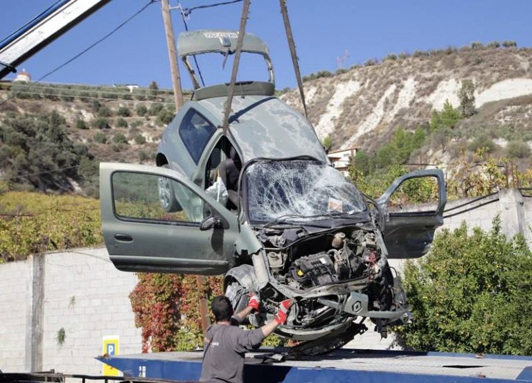 Τραγικό ατύχημα στη Κρήτη - Αυτοκίνητο μετά από τρελή πορεία ανετράπη σε βενζινάδικο