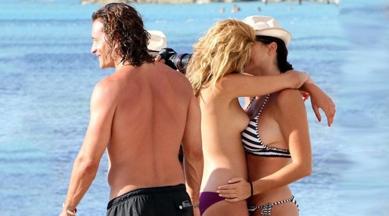 Το νέο κορίτσι του Orlando Bloom topless φιλάει και… κορίτσια!