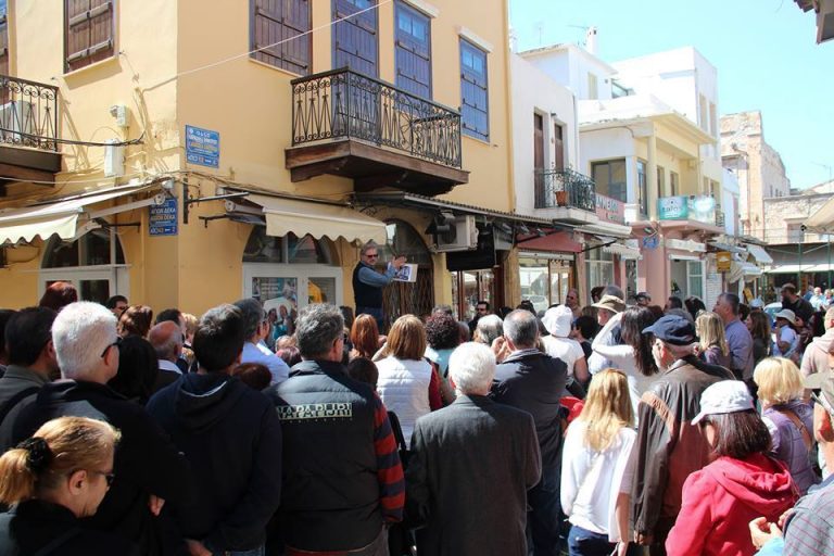 Γέμισαν κόσμο τα στενά της παλιάς πόλης των Χανίων στην ξενάγηση