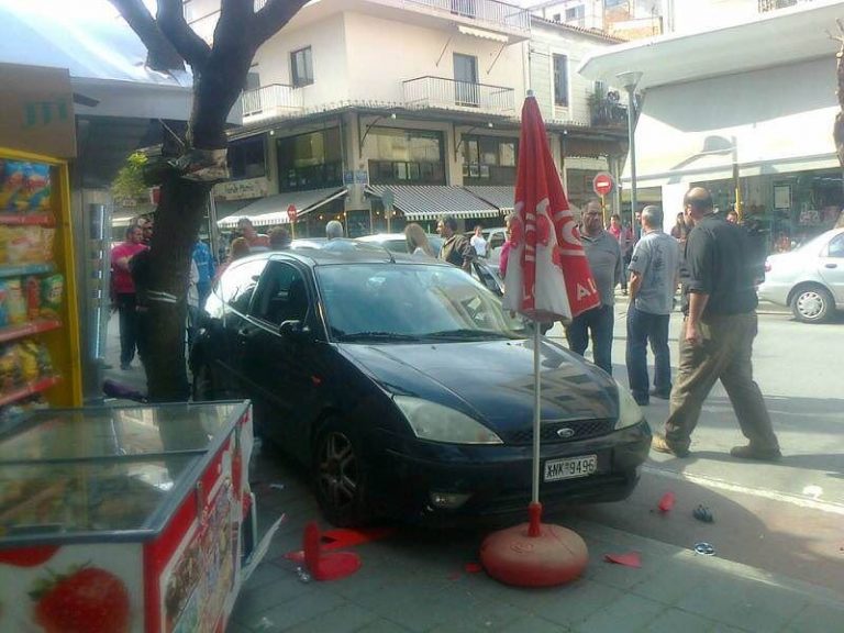 Τροχαίο μετά από παραβίασε προτεραιότητα στο κέντρο των Χανίων (φώτο)