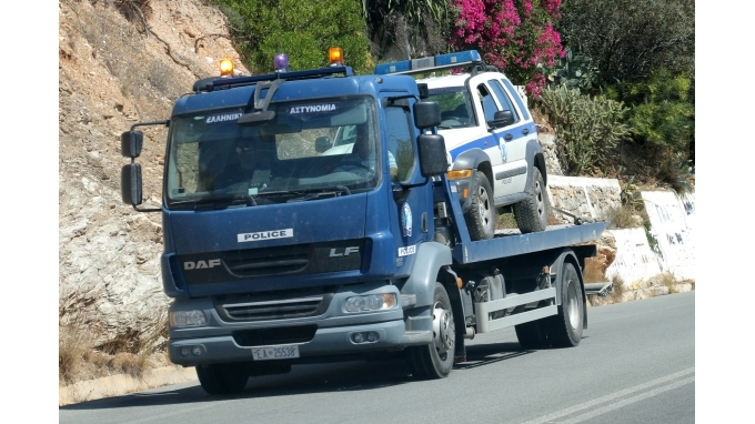 Άγρια καταδίωξη στην εθνική - Τράκαρε το περιπολικό για να μην τον πιάσουν