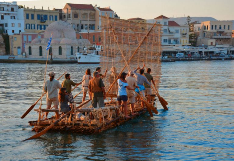 Έφτασε στα Χανιά η σχεδία με τους θαλασσοπόρους των Κυθήρων (φωτο)