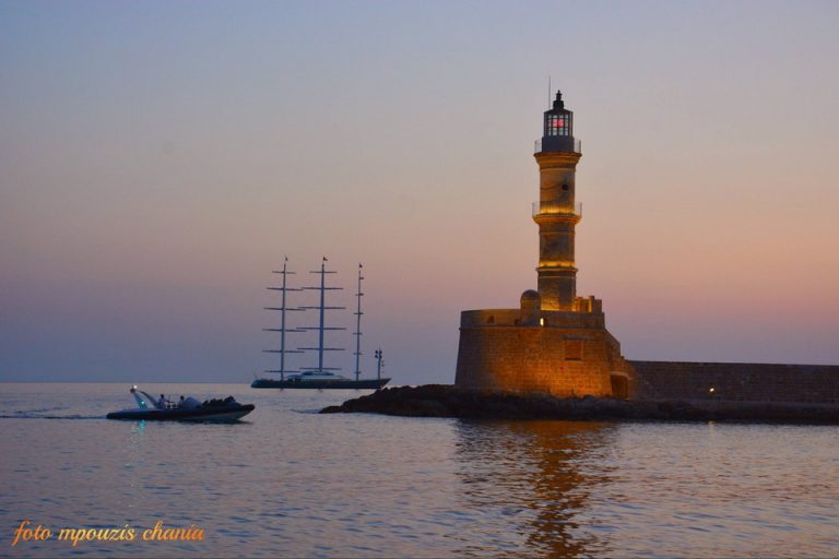 Tο πιο σύγχρονο ιστιοφόρο του κόσμου, στο Ενετικό Λιμάνι των Χανίων (φωτο)