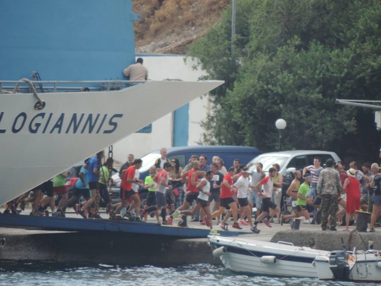 Τι έπαθαν και τρέχουν, μόλις βγήκαν από το πλοίο, από τo Λουτρό στην Ανώπολη (video + φωτο)