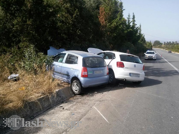 Τροχαίο ατύχημα στον κόμβο του Πλατανιά - Ένας εγκλωβισμένος