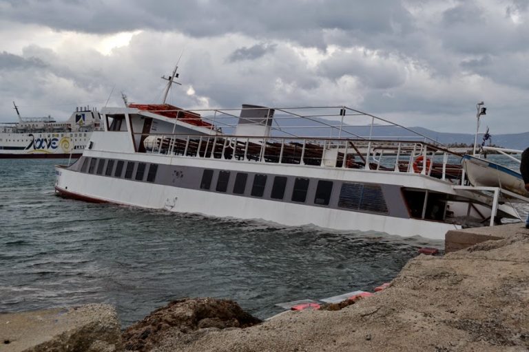 Χανιά: Βυθίστηκε επιβατηγό σκάφος στο λιμάνι της Κισάμου