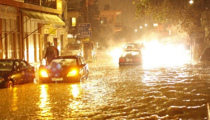 Βίντεο μέσα από Πυροσβεστικό όχημα στα Χανιά σε περιστατικό απεγκλωβισμού