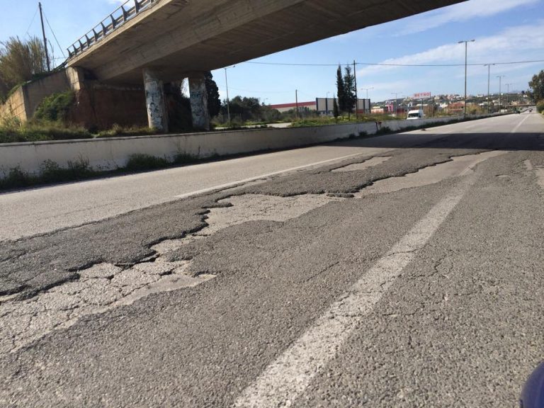 Χανιά: Άθλια και επικίνδυνη η κατάσταση της ασφάλτου στην Εθνική στις Μουρνιές (φωτο)