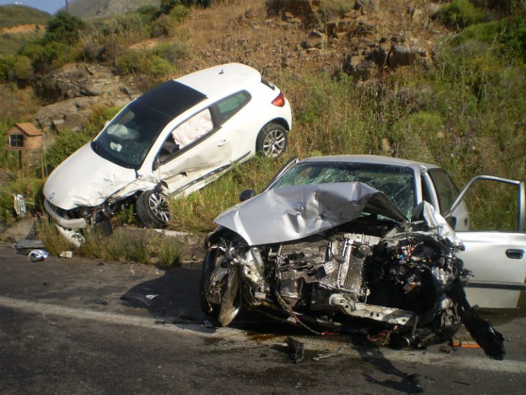 Τροχαίο με εγκλωβισμένο τραυματία στην Εθνική Οδό κοντά στο κόμβο της Σούδας (φωτο)