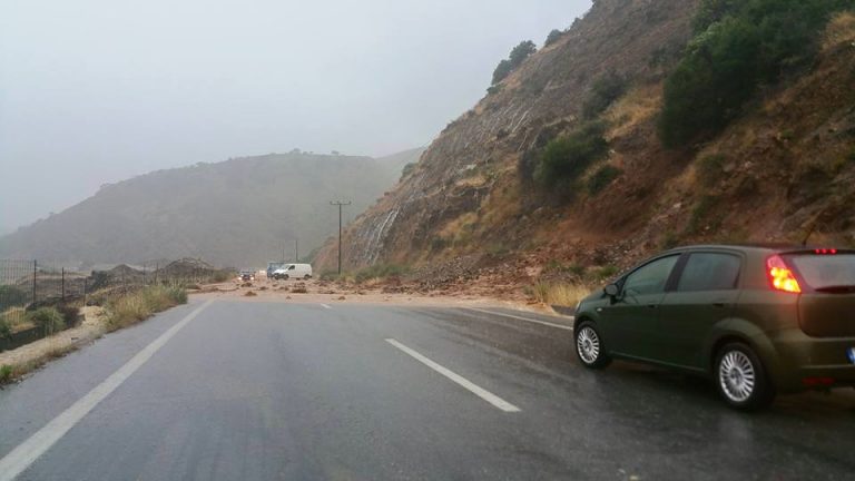 Προσοχή! Κατολίσθηση στην εθνική οδό πριν την Κίσσαμο