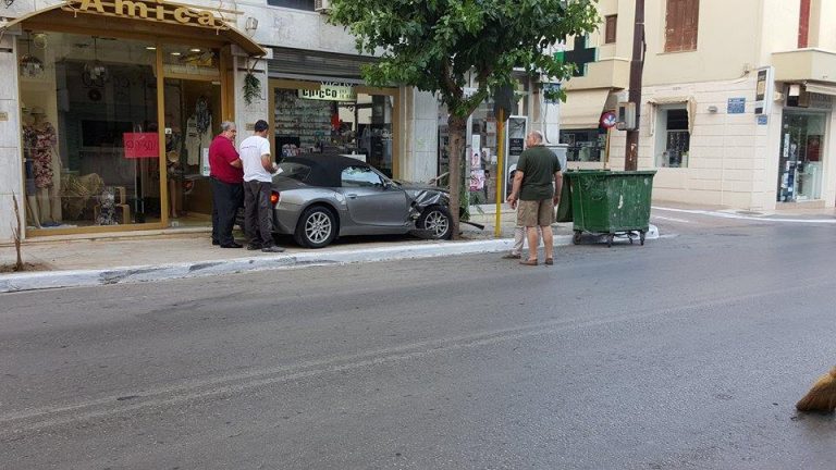 Απίστευτο τροχαίο στο κέντρο των Χανίων (φωτο)