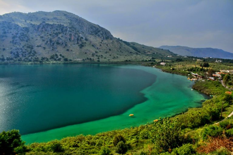 Χανιά: Η ξανθιά που… καταράστηκε τη Λίμνη του Κουρνά (Video)