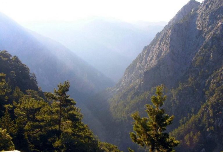 Κινδύνεψαν ζωές εκατοντάδων τουριστών στο φαράγγι της Σαμαριάς εξαιτίας της κακοκαιρίας και της αδιαφορίας των αρμοδίων