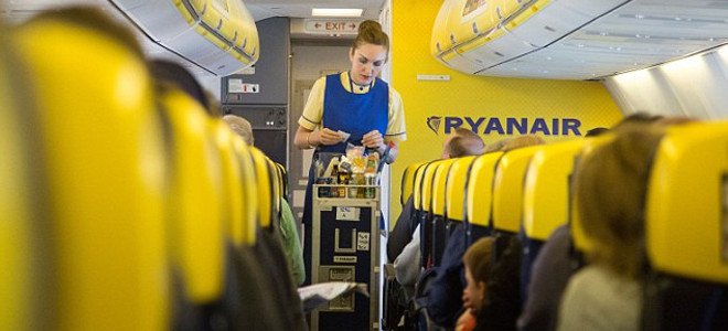 Χανιά: Άναψε τσιγάρο σε πτήση της RYANAIR και παραλίγο να βρεθεί στο κρατητήριο