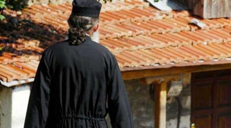 Σάλος στην Κρήτη από τα σεξουαλικά όργια μεσήλικα ρασοφόρου!