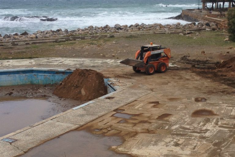 Χανιά: Μπαζώνουν την πισίνα του Ξενία (Photos)