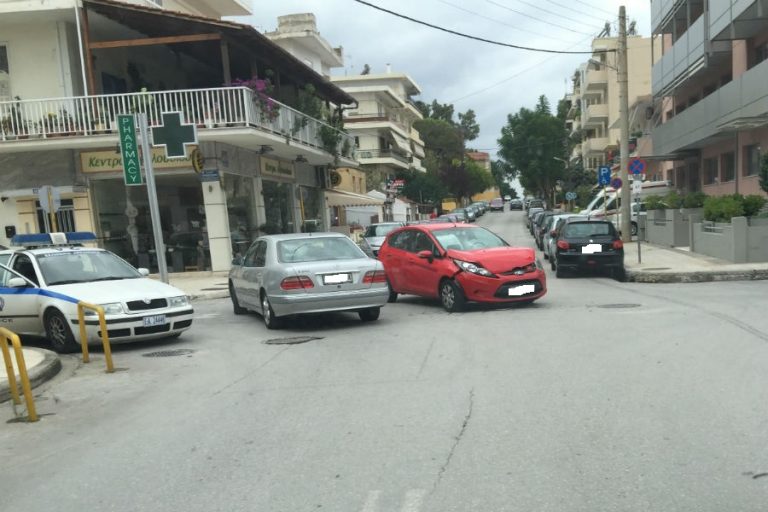 Χανιά: Τροχαίο έξω απ΄την κλινική του Γαβριλάκη (Photos)