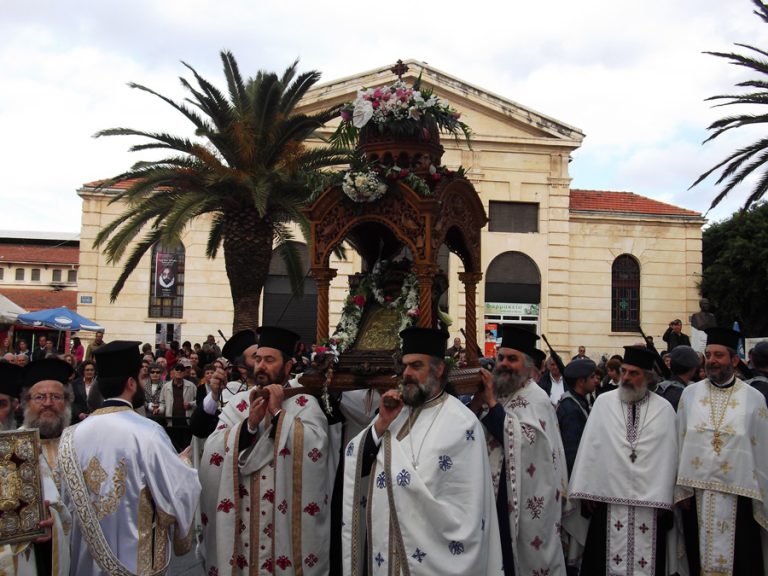 Χανιά: Ιστορική φωτογραφία: Η περιφορά της εικόνας της Παναγίας το 1969