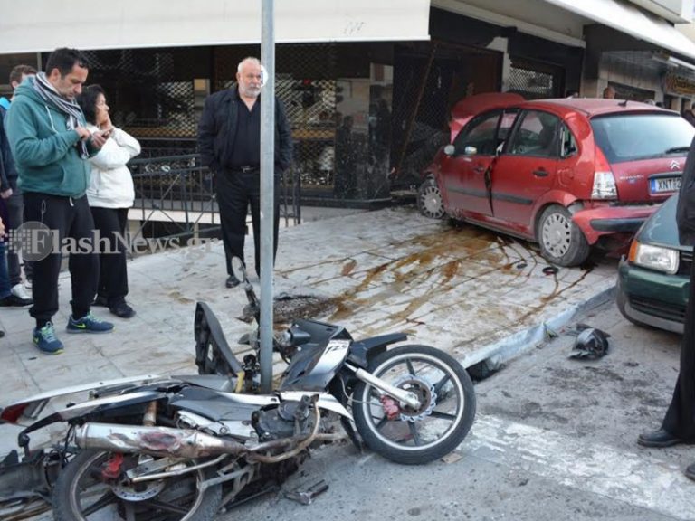 Κάμερα ασφαλείας δείχνει πώς συνέβη το απίστευτο τροχαίο στο κέντρο των Χανίων (video)