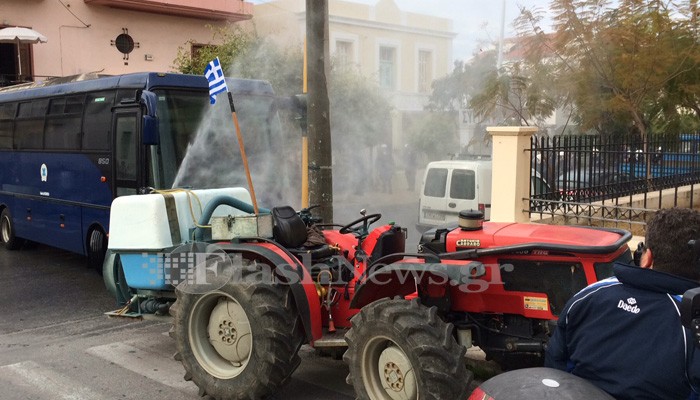 Ένταση με αγρότες στα γραφεία του ΣΥΡΙΖΑ Χανίων (φωτο - βίντεο)