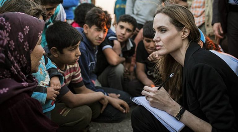 Στη Λέσβο για τους πρόσφυγες η Αντζελίνα Τζολί