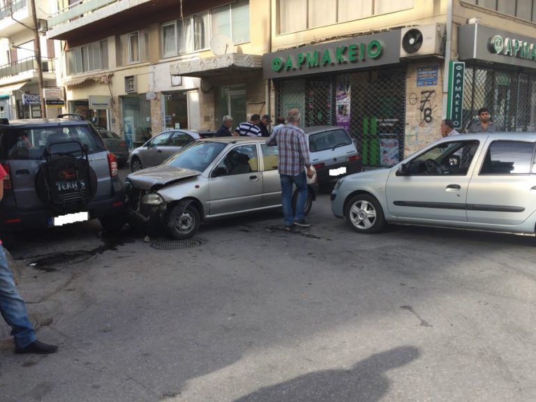 Τροχαίο στο κέντρο των Χανίων - Στο νοσοκομείο μία γυναίκα