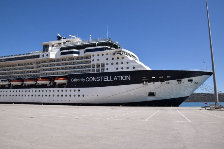 Το Celebrity Constellation έδεσε στη Σούδα