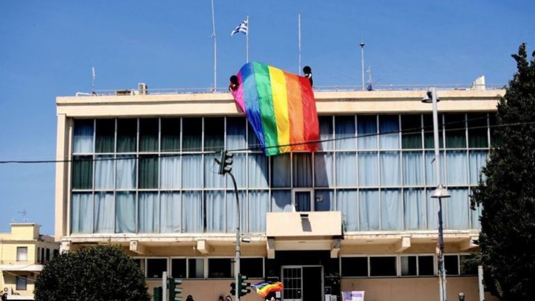 Σηκώνει το πολύχρωμο λάβαρο η ομοφυλοφιλική κοινότητα της Κρήτης !