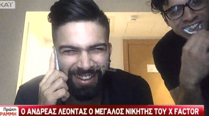 Δεν έχει προηγούμενο! Ο Ίαν Στρατής βούρτσιζε on camera τα δόντια του την ώρα που μιλούσε ο Ανδρεας Λέοντας!