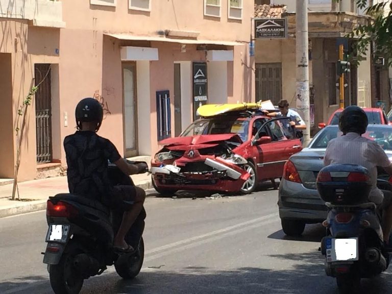 Χανιά: Τροχαίο στο κέντρο της πόλης Σφοδρή σύγκρουση αυτοκινήτων (Photos)