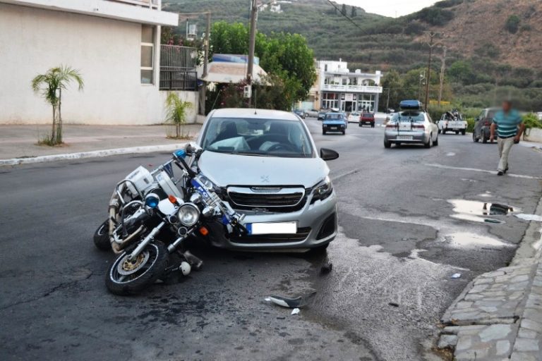 Χανιά: Αυτοκίνητο έπεσε πάνω σε μοτοσικλέτα της Τροχαίας στην Κίσαμο (φωτο)